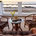 Tsampika\'S Beachfront House In Stegna